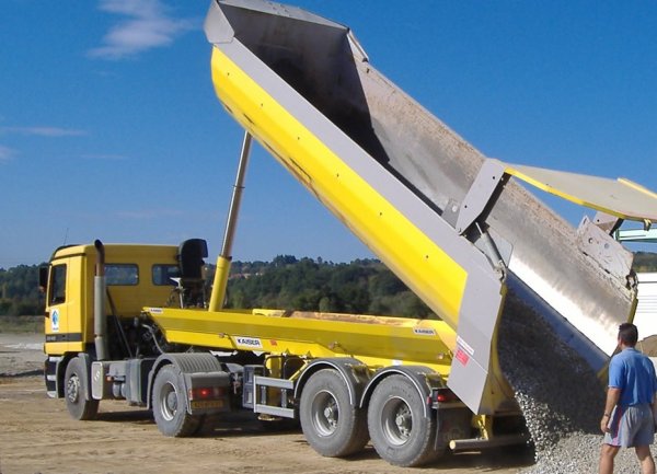 CAMION SEMI REMORQUE Jusqu'à 30 Tonnes